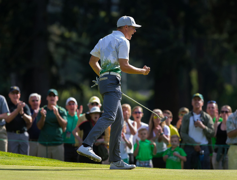 Aaron Wise Celebrates his Birdie on 17 (Register-Guard photo)