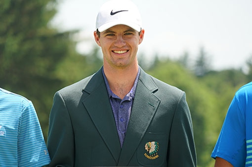 Alex Smalley dons the winner's jacket (AmateurGolf.com photo)