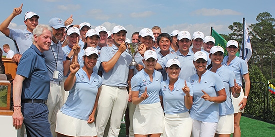 Bill Clinton (left) with the International Palmer Cup team (GCAA photo)