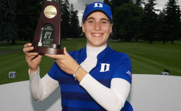 Duke's Virginia Elena Carta hoists individual national championship trophy <br>(Photo Courtesy of Duke Athletics)M</br>