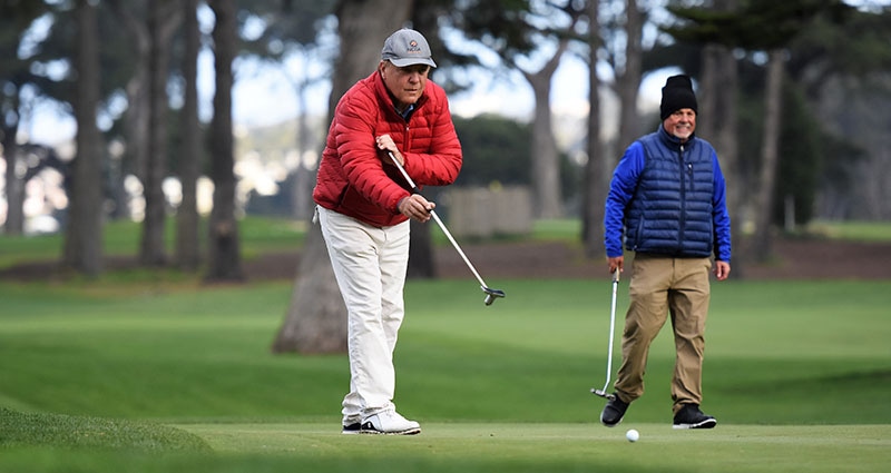 Randy Haag rolls one in his match with Gary Vanier (Photo by Mike Benham, for AmateurGolf.com)