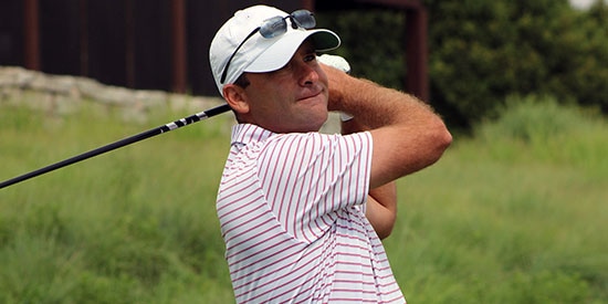 Despite discomfort, mid-amateur Derek Busby takes Trans-Miss lead