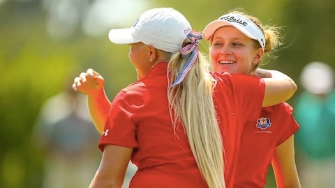 Kaitlyn Papp (right) and Hailee Cooper share a three-way tie for <br>first place after one round of stroke play (USGA/Darren Carroll)