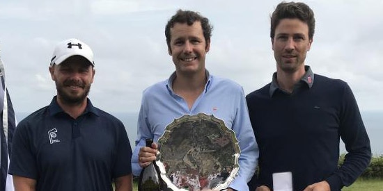 Carlos de Corral (center) holding the trophy (EGU photo)