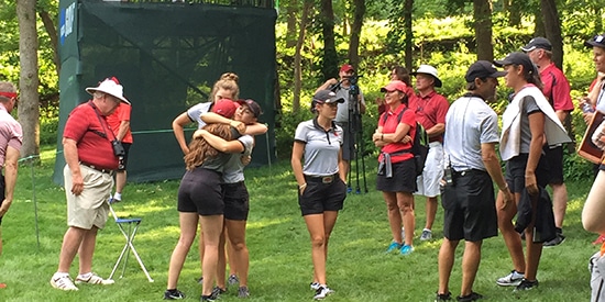 An Arkansas huddle at the 2018 NCAA Championship (AGC photo)