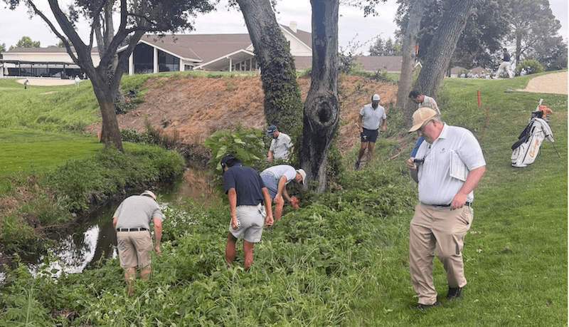 A frantic search for Eric Lee's ball on the final hole