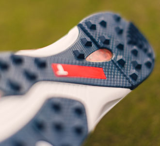 The thin 
outsole of the Game Changer Hybrid allows the 
foot flex naturally during the golf swing.