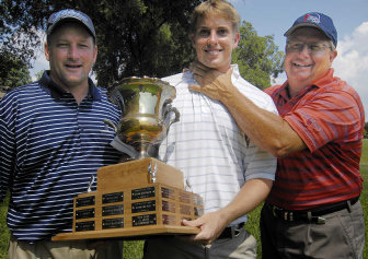 Clarke Kincaid holds the city championship trophy<br>after holding off John Bearrie, left, and Lelan Chiles<br>on the final day. (Max Faulkner, Star-Telegram)