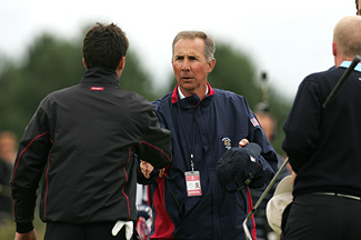 USA captain Buddy Marucci, shaking hands with John Parry<br>of the GB&I team in 2007, has an institutional knowledge<br>to draw from regarding Merion Golf Club. (John Mummert/USGA)