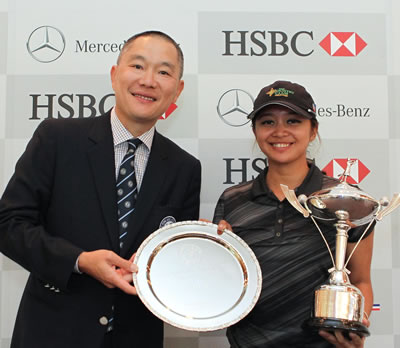 Princess Mary Superal accepts the trophy (HKGA photo)