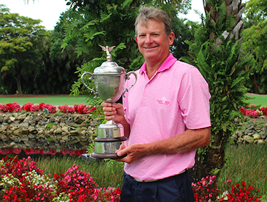 Gordon Marshall with last years trophy <br>(Florida State Golf Association Trophy)</br>