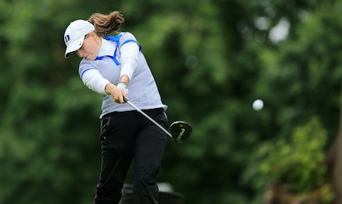 Duke’s Virginia Elena Carta hits her tee shot at No. 13 on Sunday (Golfweek)