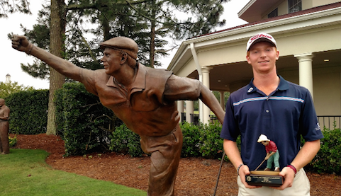 Stephen Franken with medalist trophy in front of  Payne Stewart statue<br>(Photo by Thomas Toohey Brown)</br>