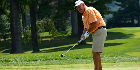Bob Beck watches a birdie putt during Tuesday play <br>(GAP Photo)</br>
