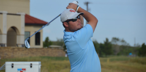 Jarred Jeter watches a shot on Friday <br>(Texas Golf Association Photo)</br>