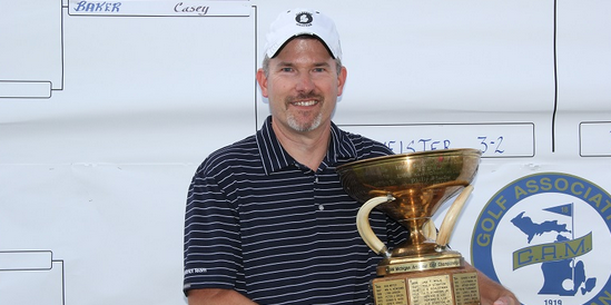 Tom Werkmeister hoists the Michigan Amateur trophy <br>(GAM Photo)